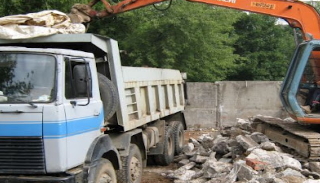 Вывоз строительного мусора с участка в Нижнем Тагиле недорого от 1557 руб. | 2Землекопа-Нжн